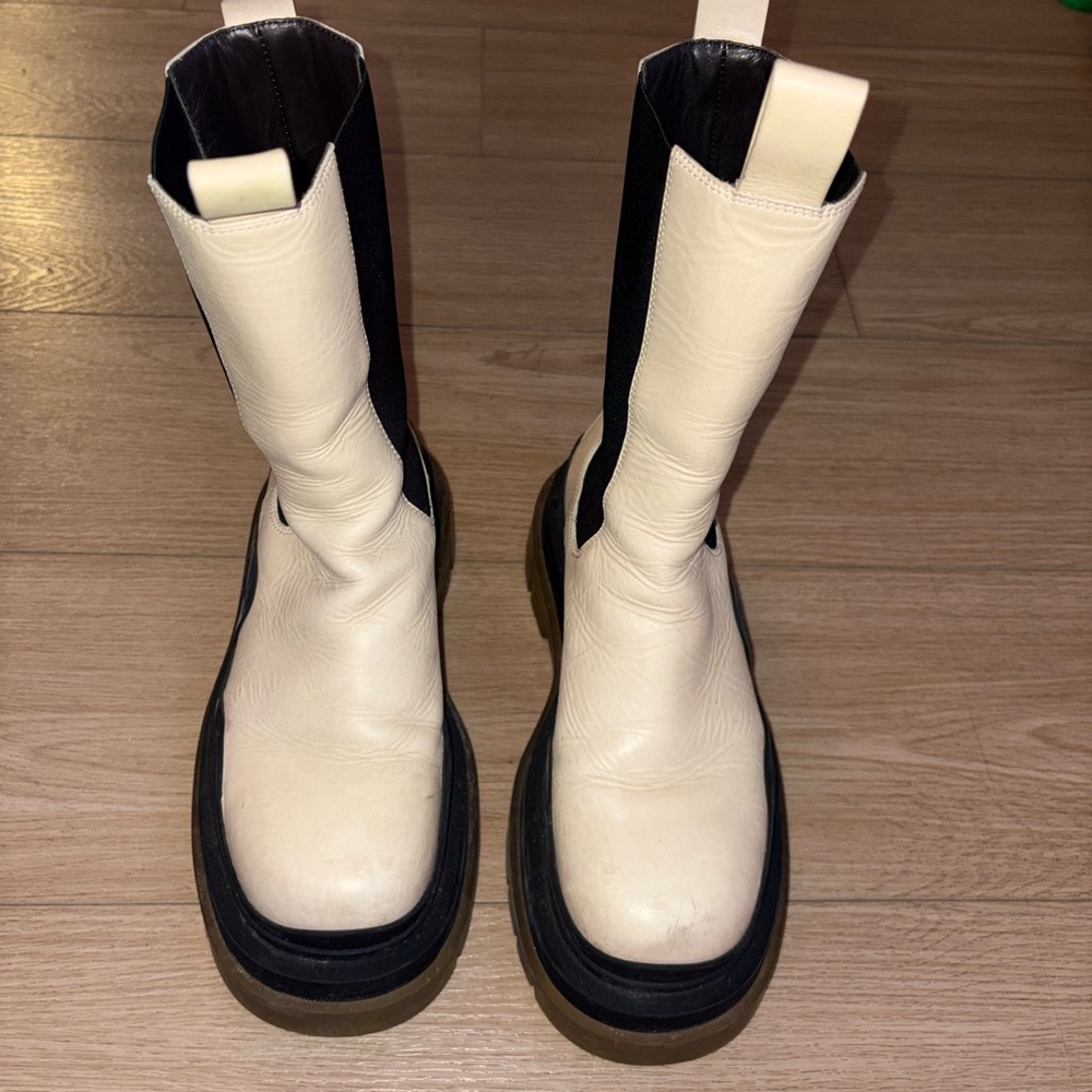 Bottega Veneta Cream and Black women's Boots - Size 38
